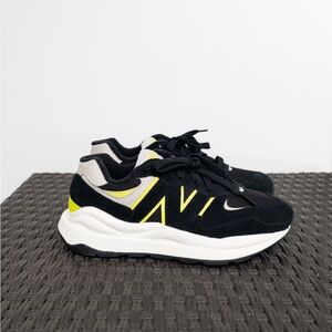 New Balance 5740 Sneakers Shoes Suede Black Yellow Women’s Size 8 New *Rare*